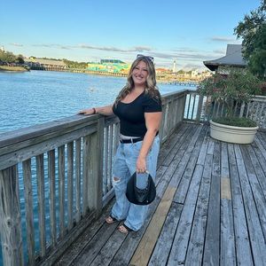 Meet your Posher, Lauren